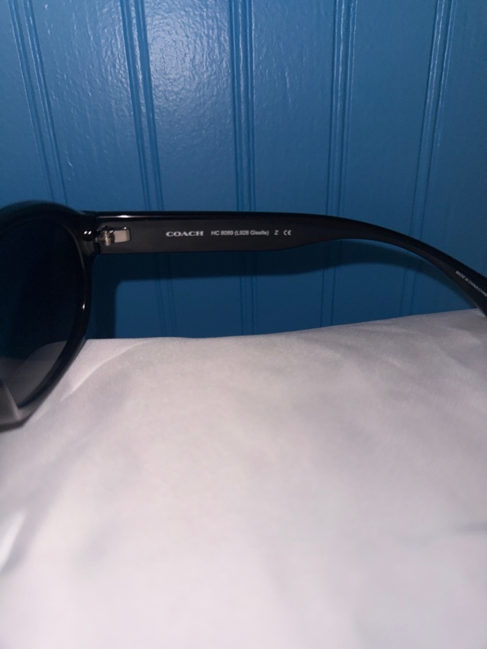Coach Giselle Black Gradient Lens Sunglasses with White Embossed Case - Picture 6 of 7